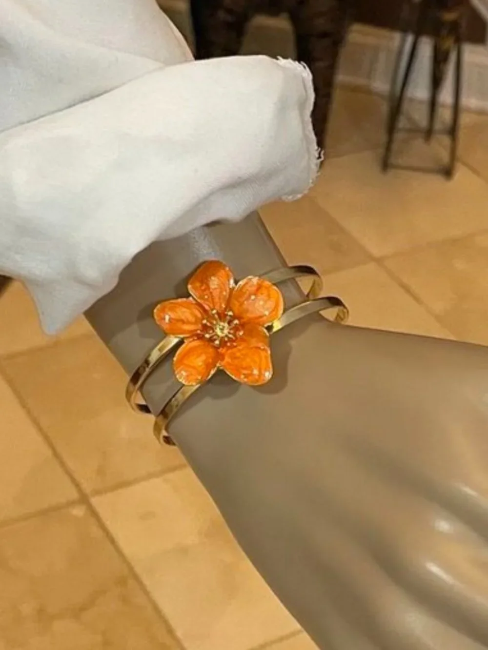 NWT Fashion & Elegance Drip Oil-Style Enamel 5 Petal Flower Open Bangle Bracelet - Picture 3 of 9